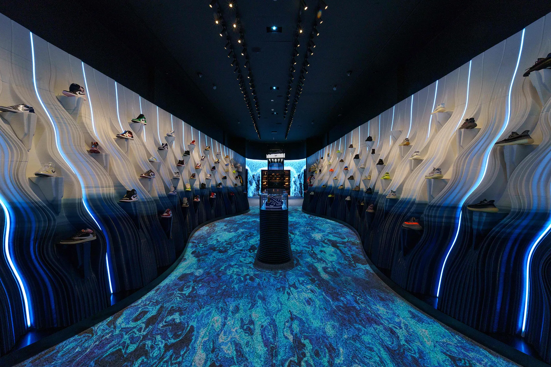 PRESENTEDBY RETAIL SPACE