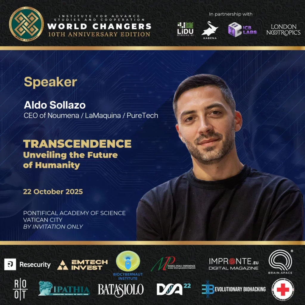 Aldo Sollazzo, CEO of LAMÁQUINA, talking about innovation at IASC World Changers Summit.