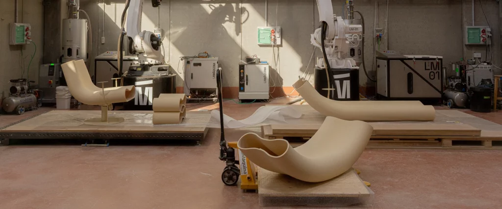 Robotic 3D printing of a Tattile furniture piece in cellulose at LAMÁQUINA's facility, Barcelona