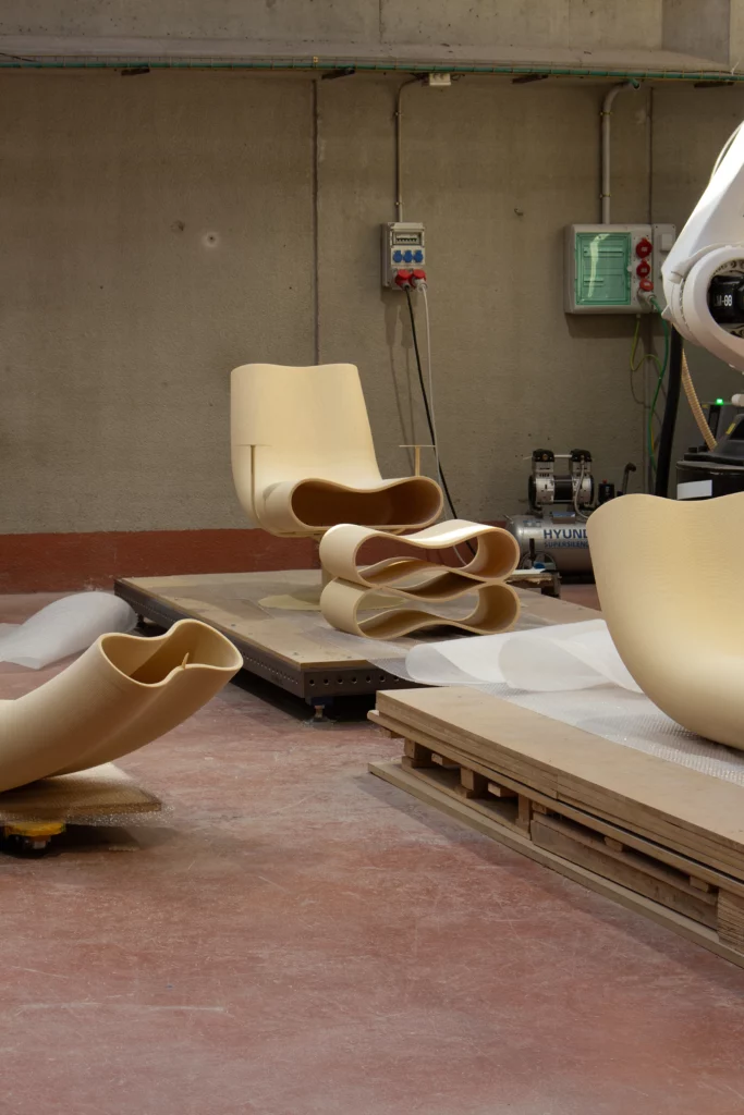 Robotic 3D printing of a Tattile furniture piece in cellulose at LAMÁQUINA's facility, Barcelona